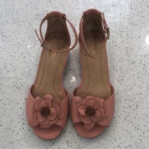 Peachy pink sandals.